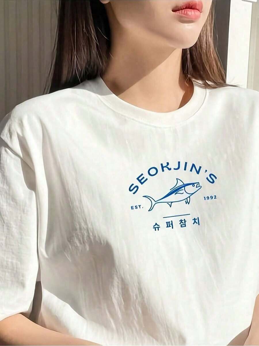Er Tuna Jin Happy T-Shirt, Gift For Fans, Lo Album, Gift For K-Drama Lovers, Music Gift, Kim Seokjin77.Jpg220g Pure Cotton 220g T-Shirt For Spring-Summer. Feel The Season At Its Best. Our Pure Cotton T-Shirt Is Woven For Exceptional Breathability And Softness, Making It Your Ideal Companion From Spring Blossoms To Summer Sunshine. Designed For All-Day Comfort, It's More Than A Basic: It's A Thoughtful And Practical Gift To Wrap Your Loved Ones In Unwavering Comfort. - 白色的 - 查看 1