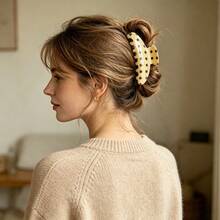 1 pièce Pince à cheveux grande taille à pois crème jaune et marron - Pince à cheveux antidérapante à forte prise, convient pour les cheveux épais, pince à cheveux rétro à pois papillon - Accessoire capillaire style Y2K doux, convient pour le port quotidien et les cadeaux, pince à cheveux pour vêtements d'été, pince à cheveux pour plage d'été - Multicolore - Voir 1