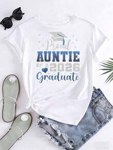 1 camiseta de "Tía Orgullosa de un Graduado de 2026" con diseño de gorro de graduación y estrellas para eventos de celebración familiar, 180g, 100% algodón. - Blanco - Ver 3