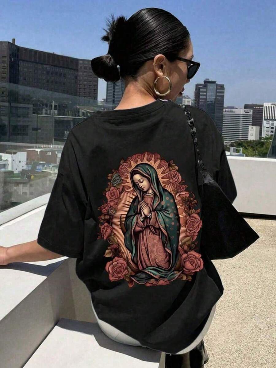 Hermosa camiseta de mujer con estampado de patrones y cuello redondo. - Negro - Ver 1