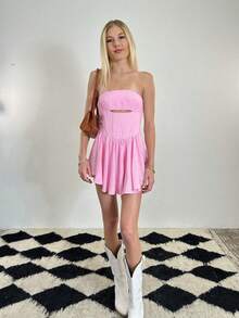Vestido corto de gala euroamericano nuevo, escote bardot y espalda descubierta, diseño bandeau envolvente, corte irregular con calados sensuales - rosa - Ver 8