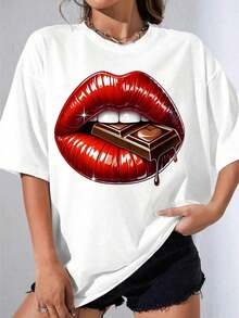 GiftGirl's Women's Plus Size White T-Shirt With Red Lips And Chocolate Bar Print, Casual Summer Top For Outdoor Parties, Soft Printed T-Shirt - 白色 - 查看 4