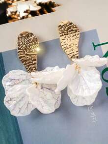 1 Pair White Resin Leaf Dangle Earrings, Party Wear Gift For Women, Mother's Day Holiday Gift - Multicolor - View 1