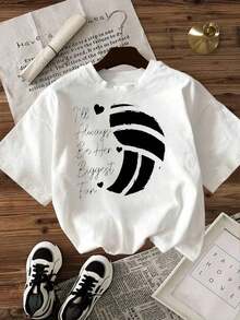 Camiseta de Mujer 2026, Casual, Cuello Redondo, Manga Corta, Opciones en Blanco y Negro, Estampado de Voleibol, Camiseta Gráfica con la Frase 'Seré su Fan Más Grande', Camisetas para Uso Diario, Tops de Verano, Camisetas Gráficas, Conjuntos de Verano, Camisetas Cortas para Mujer, Blusas para Mujer Casuales - Blanco - Ver 3