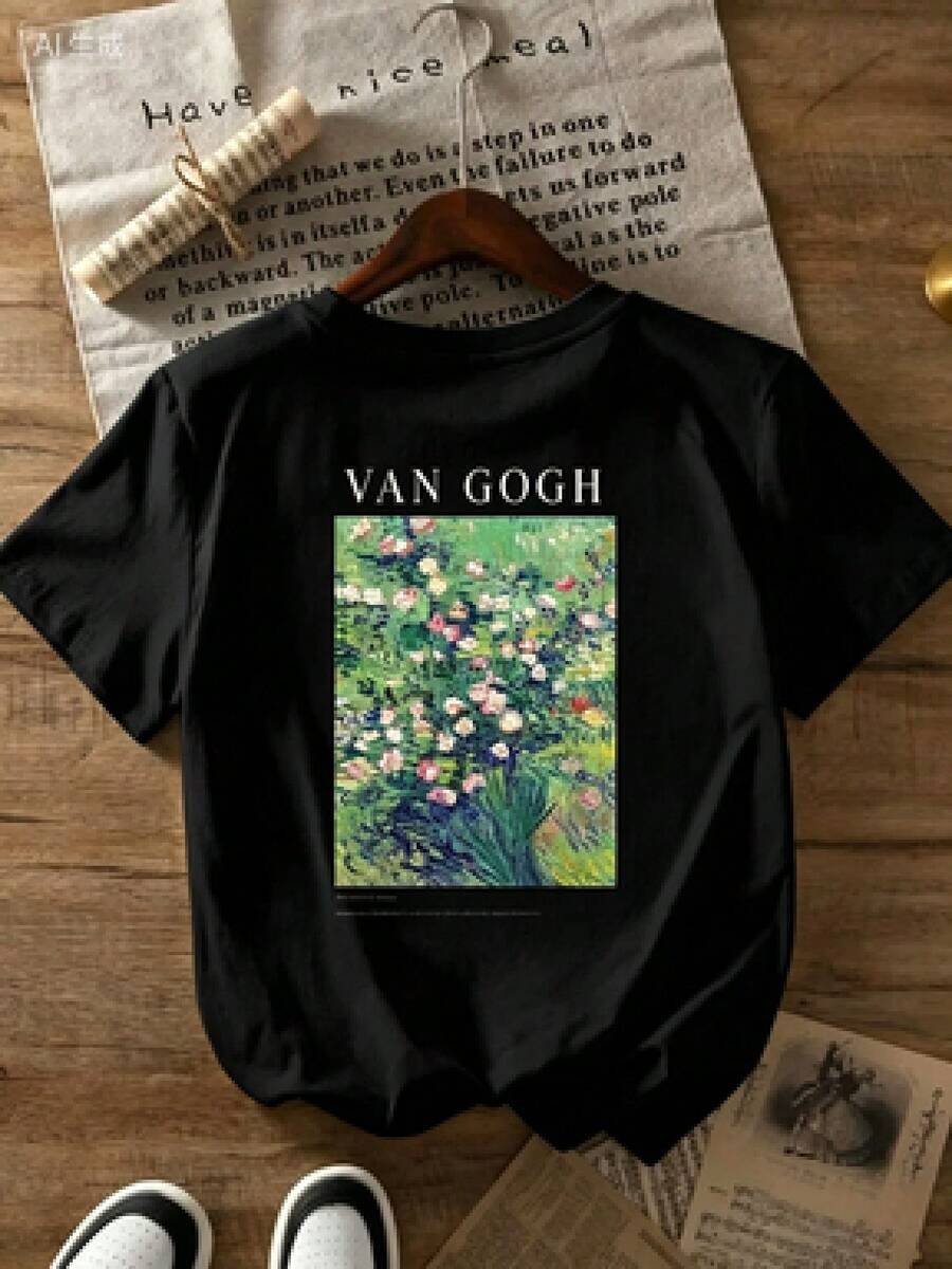 This Casual T-Shirt Features A Simple Print, A Round Neck, And Short Sleeves. The Classic, Basic Design Is Universally Flattering, And The Loose, Relaxed Fit Feels Comfortable And Breathable. The Fine, Soft Texture Is Soft Against The Skin And Breathable, So It Won't Pill Or Lose Its Shape Over Time. The Subtle, Elegant Print Design Is A Must-Have For Summer. This Versatile Piece Pairs Perfectly With All Kinds Of Bottoms-You Can't Go Wrong. - 黑色 - 查看 1