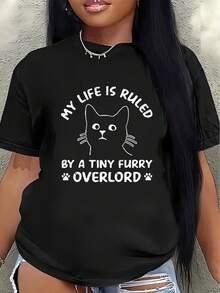 Short-Sleeved Polyester T-Shirt Printed With The Design "My Life Is Ruled By A Small, Furry Tyrant Cat." Lightweight And Durable, It's Suitable For Home, The Office, Or Casual Wear At A Coffee Shop. The Printed Fabric Is A Perfect Choice For Cat Lovers. Women's Casual Blouse - 黑色 - 查看 7