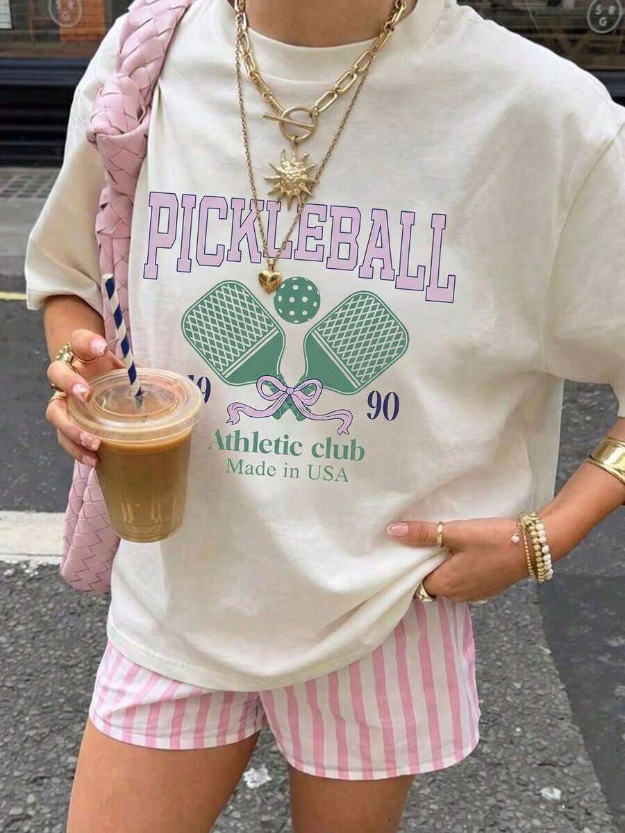 Camiseta de cuello redondo estampada de 1990 | Parte superior de manga corta de estilo deportivo universitario retro para mujer, casual, blanca, de verano,Playera Gráfica Casual para Mujer con Estampado | Verano 2026 - Blanco - Ver 1