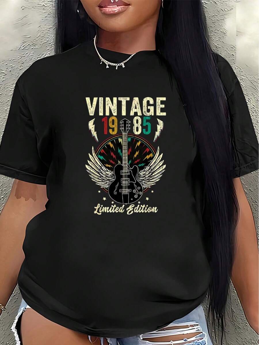 Limited Edition 1985 Retro Guitar Wing Design Short-Sleeved T-Shirt, Suitable For Lounging At Home Or Going Out To Dinner. Lightweight And Durable, A Must-Have For Music Lovers. Women's Blouses > Clothing - 黑色 - 查看 1