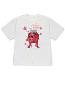 Short-Sleeved T-Shirt With Dropped Shoulders, New Spring/Summer 2026 Collection, Modern And Original, With A Red Character Personified (Wearing A Crown, Heart-Shaped Glasses, Pink High Heels) And A Dialogue Box In English That Says "Queen Never Cry", Plus Decorative Elements Of Pink Stars/Rhinestones. - 白色 - 查看 8