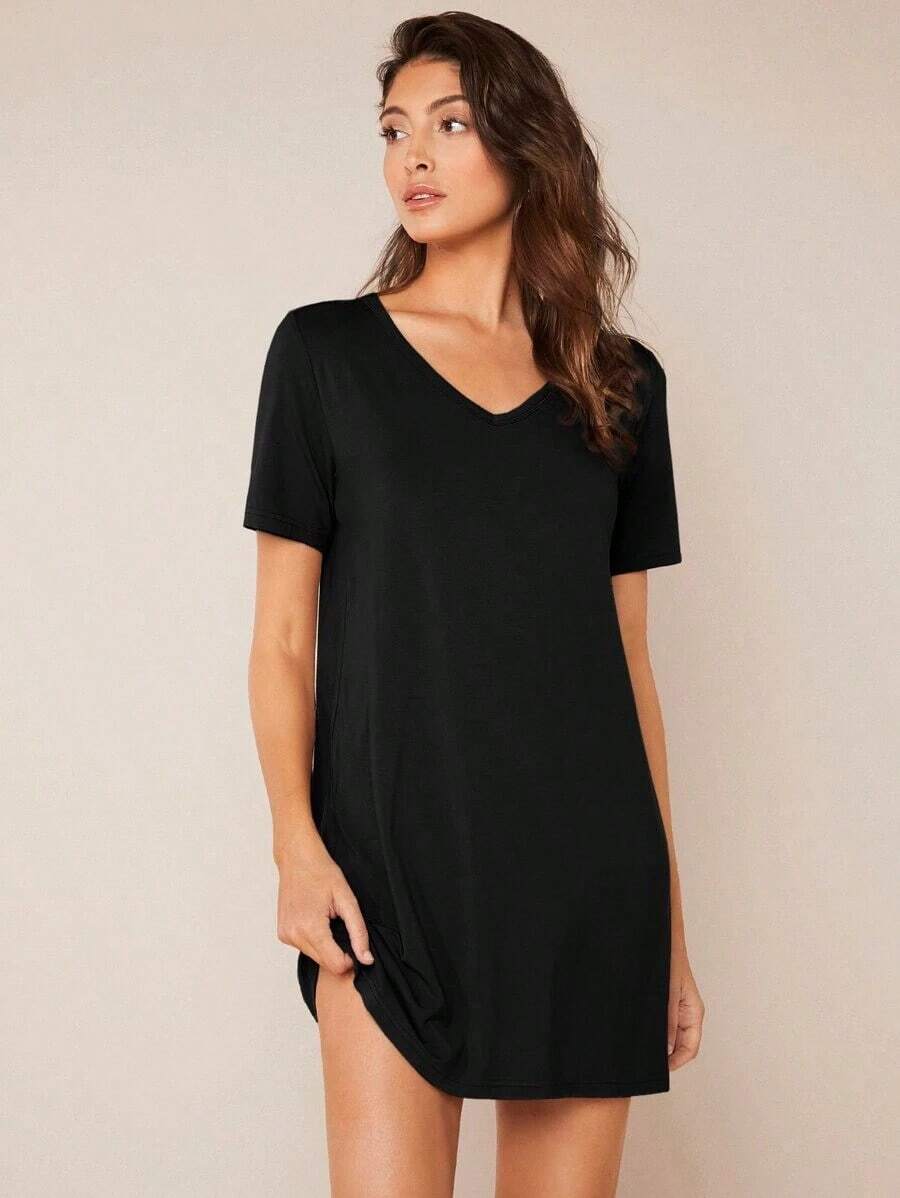 BASICS Vestido estilo camiseta unicolor de cuello V - Negro - Ver 1