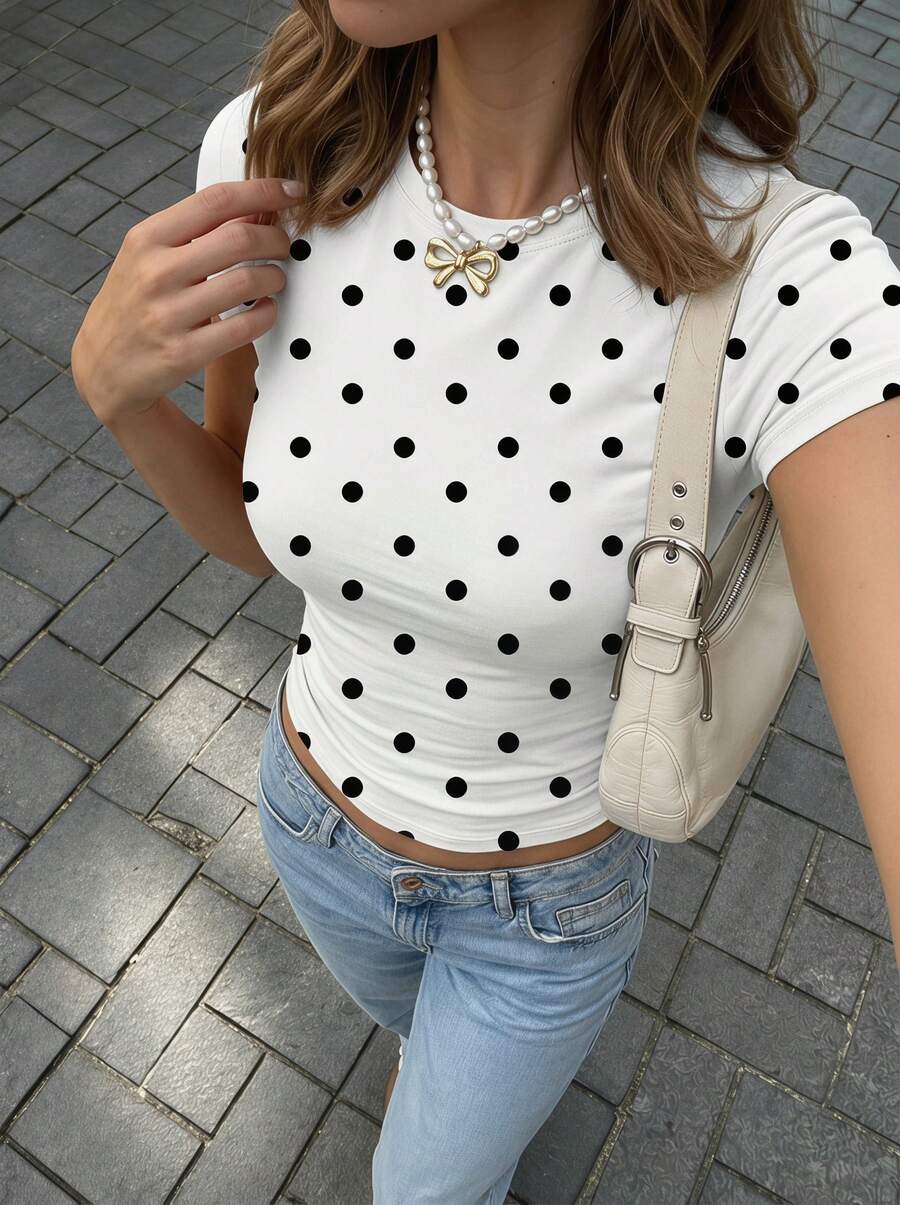 Women's Solid Color Round Neck Short Sleeve Pleated Casual T-Shirt, Summer - Black and White - View 1