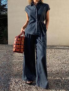 Conjunto de mezclilla casual para mujer con camisa de mezclilla con cuello, sin mangas, con nudo lateral y pantalones de mezclilla de corte holgado - Azul lavado oscuro - Ver 2