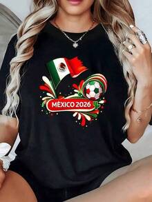 Bandera mexicana ondeando junto a un balón de fútbol con los colores nacionales celebrando la pasión y unidad de México hacia el Mundial 2026 simbolizando orgullo energía y esperanza camiseta de mujer casual moderna cómoda para diario - Negro - Ver 6