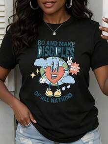Camiseta de moda para mujer con diseño de corazón de la Tierra en estilo caricatura, inspirada en el versículo bíblico de Mateo 28:19: "Vayan y hagan discípulos de todas las naciones". Ideal para eventos religiosos y uso diario, una camiseta elegante adecuada para fiestas. - Negro - Ver 2