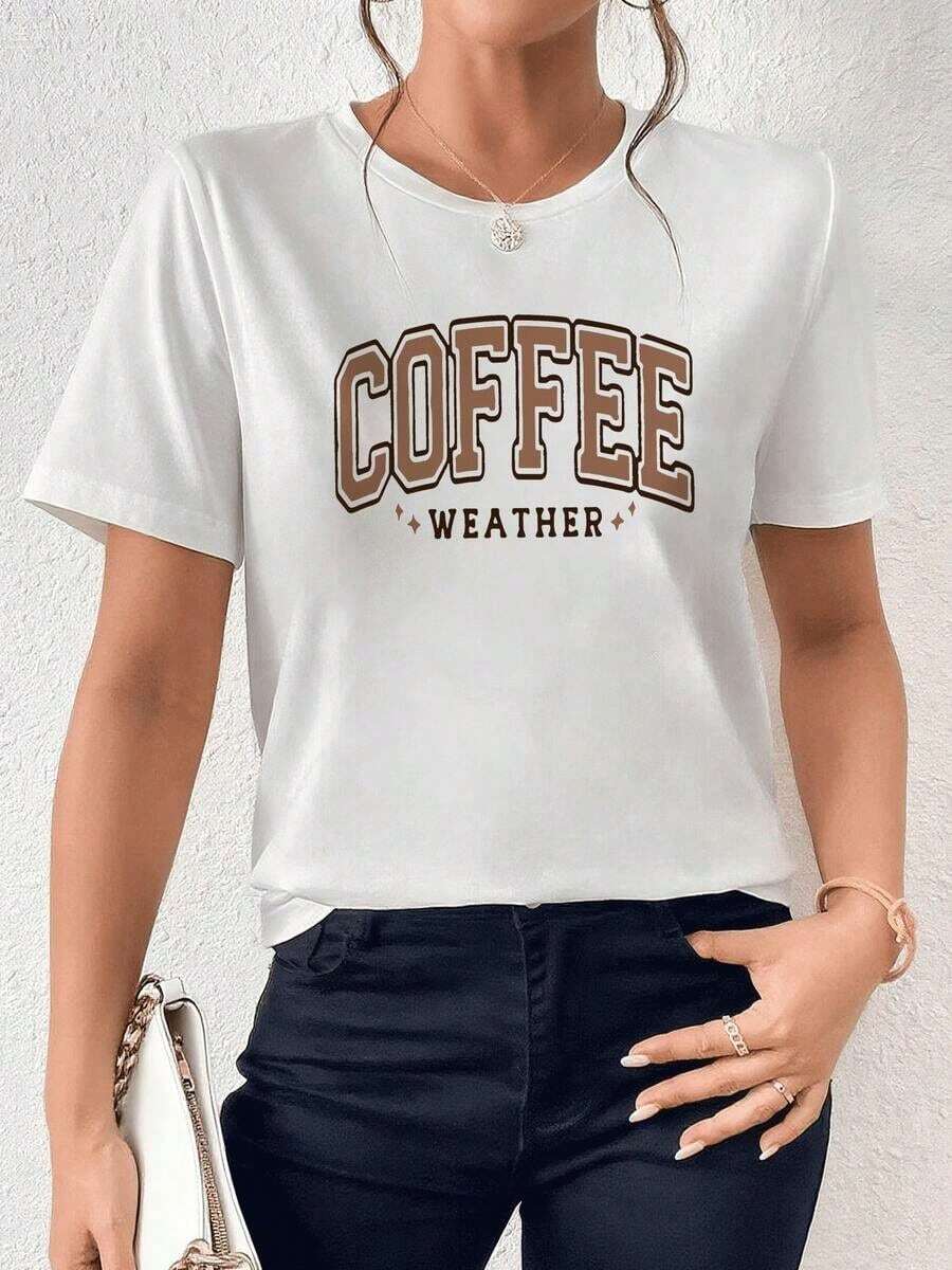 Fashionable Women's T-Shirt With The Text "Coffee Weather," Expressing A Love For Cool Days And The Aroma Of Coffee. Perfect For Those Who Enjoy Warm And Relaxed Moments. This Comfortable And Stylish 100% Cotton T-Shirt Is Made Of Cotton. - 白色 - 查看 1