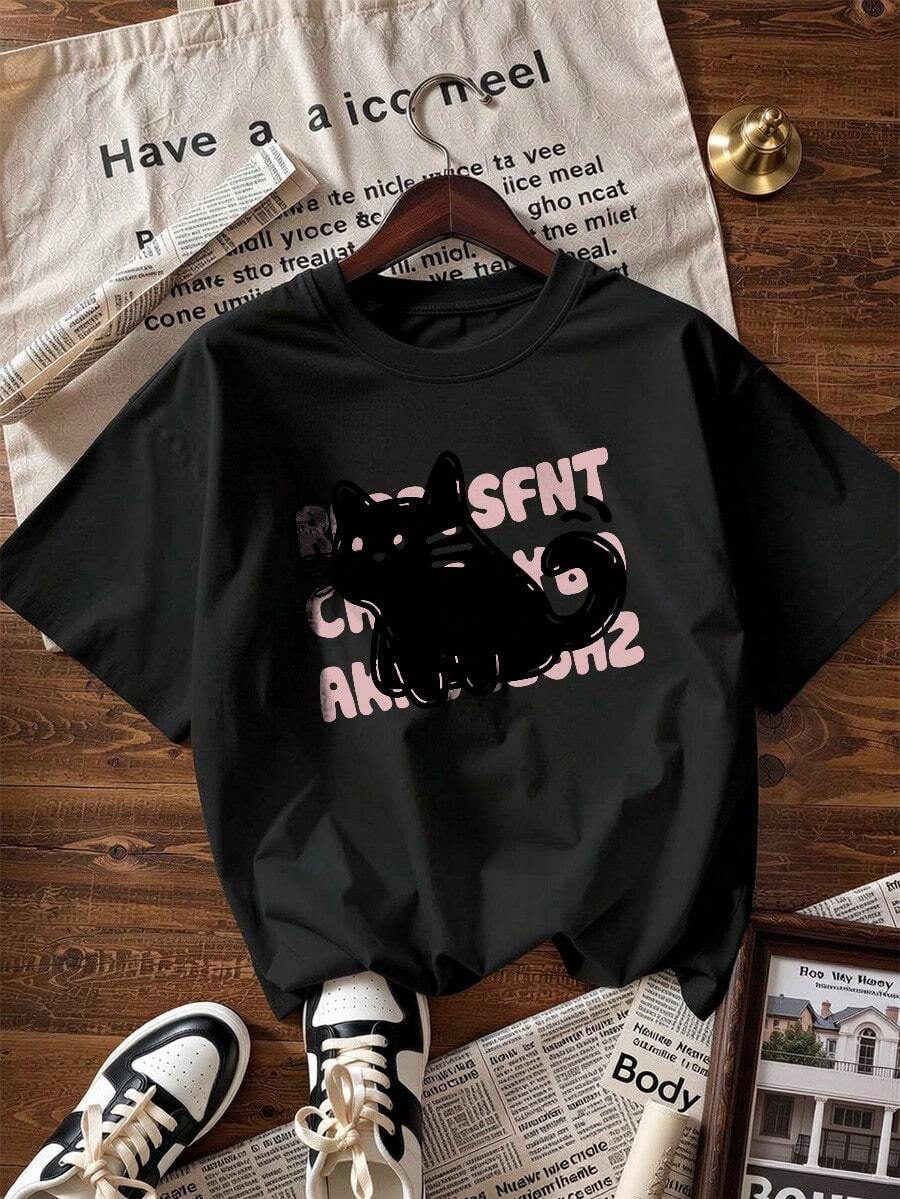 Funny Black Cat T-Shirt With Pink Text Background, Short-Sleeve T-Shirt For Spring/Summer 2026, Made In Mexico, 180 Grams. Cartoon Print, Couple Design, Suitable For Indoor Or Outdoor Wear. Crew Neck, Unisex, Ideal For Office And Leisure. One-Pack. - BK-P631577SLNDXZGY640 - 查看 1