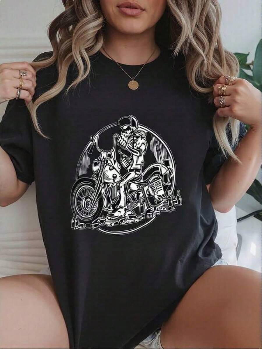 New 2026 Women's T-Shirts, Women's Graphic Motorcycle T-Shirt, Modern And Unique Style With Eye-Catching Biker Print, Ideal For Casual Wear Or Outings With Friends, Available In Various Sizes And 's Fashion Category, In Urban Clothing. - 黑色 - 查看 1