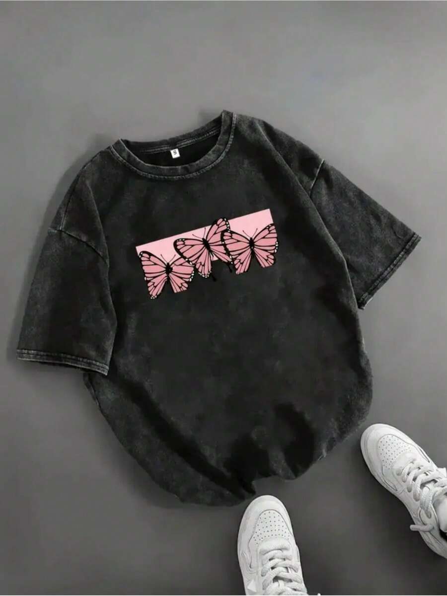 1 Piece Of Women's Popular 2026 Style Washed Cotton T-Shirt, Loose Fit Vintage Distressed Style T-Shirt - Soft And Breathable, With Pink And Black Vintage Butterfly Prints, Round Neck, Short Sleeves, Urban Casual Style Top, Washed Texture In Pink (Machine Washable) - A Must-Have For Layering In All Seasons, Geometric Pattern, Loose Fit, Intense Wash Effect, Combined With A Pink Bow, Creating A Fashionable Casual Look, Plus Size, Urban Style, Casual And Comfortable. - 黑色 - 查看 1