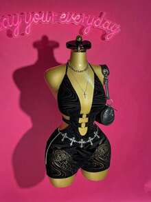 Nuevo Mono Corto para Mujer, Estilo Urbano Y2K Primavera/Verano, Sexy, Negro, Ajustado, de Tela PU Texturizada Color Borgoña con Decoración Metálica y Cuello Halter Calado.Adecuado para el Día de San Valentín, citas, fiestas, reuniones, días festivos, conciertos, discotecas, clubes nocturnos, salidas cotidianas, Año Nuevo, celebraciones, atuendos para brunch, chicas atractivas, vacaciones.Ropa de Viaje, Estilo Urbano, Y2k - Negro - Ver 6