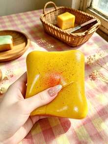 5cm厚淡黃色起司椰子油奶油軟裝飾，質地光滑細膩。靜音擠壓設計有助緩解壓力，非常適合在辦公桌前放鬆並調節日常心情。 - 多色 - 查看 3