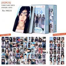 92张K-POP BLACK P1NK -<DEADLINE>/-<BOMB>新专辑照片卡套装，包含JENNIE、LISA、ROSE、JISOO/Yunah、Minju、Moka、Wonhee、Iroha。附赠日记贴纸和LOMO卡。专辑主题收藏套装，是装饰粉丝相册的完美之选。双面高清印刷。92张套装（60张卡片+32张小贴纸）。 - ILLIT小卡 - 查看 12
