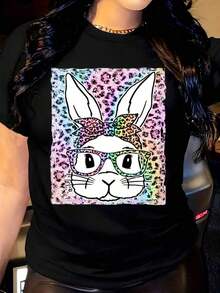 Camiseta de mujer con estampado de leopardo colorido, lazo, gafas y conejo, cuello redondo, manga corta, adecuada para uso diario al aire libre, perfecta para todas las estaciones. - Negro - Ver 1