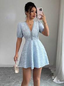 Vestido corto verano 2026 estilo francés europeo, cuello V, manga abullonada, cintura alta con lazos, tejido jacquard, corte A - Azul - Ver 7