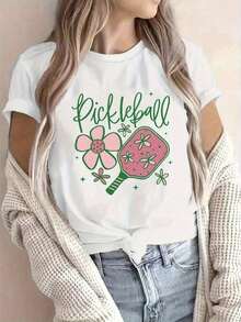 Camiseta Gráfica de Pickleball Wo |     Camiseta de manga corta, suave y transpirable, con cuello redondo y diseño de pala y pelota, corte relajado, ideal para uso casual en verano, con un vibrante diseño temático de pickleball y gráficos de pala y pelota, perfecta para uso casual y para jugar con la pala. - Blanco - Ver 1