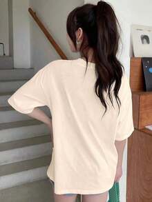 Under The RadarCamiseta casual de mujer con hombros caídos, conjunto sexy, camiseta de manga corta estampada con la divertida frase coreana "No tengo nada que hacer, solo quiero mirarte los ojos y la nariz" y un patrón de graffiti de un oso de dibujos animados, cómoda y agradable al tacto, adecuada para el uso diario informal. Camiseta unisex de algodón holgada de manga corta y cuello redondo estilo vintage urbano - Albaricoque - Ver 2