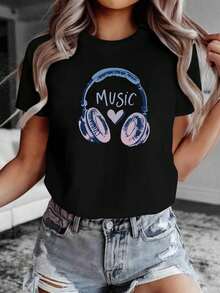 Music And Romance, Music And Love, Headphones And Hearts. Comfortable Short-Sleeved T-Shirt For Women, With A Music Print, Round Neck, Casual Style, For Spring/Summer. Stylish Everyday Wear For Women. Suitable For Cafes, Concerts, Daily Commutes, And As A Top For Music Lovers. - 黑色 - 查看 1