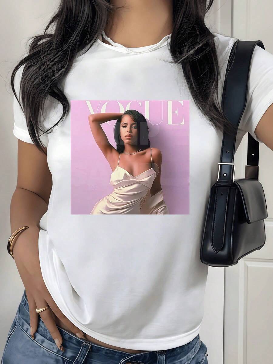 Artistic Portrait Of An Elegant Woman On A Pink Background With A Refined Posture That Conveys Confidence, Modern Style And A Touch Of Glamour. Casual, Comfortable And Versatile Women's T-Shirt For Everyday Wear. - 白色 - 查看 1