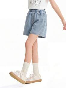 Annil [Quần ống rộng bằng vải denim mềm mại nguyên chất] Quần jean denim gấu rách màu xanh nhạt thời trang mùa hè cho bé gái, giúp thon gọn và tôn dáng. - Quần jean màu xanh nhạt - Xem 2