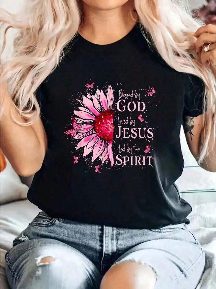 Camiseta transpirable con estampado de girasol rosa "Loved By Jesus", camiseta cómoda de manga corta con cuello redondo para primavera y verano, ropa de mujer, camisetas gráficas occidentales, ropa de hombre, camisas para hombre, camisetas gráficas, ropa de mujer, tops de verano, ropa de verano, camisetas gráficas, playeras de mujer algodón, mujer premium - Negro - Ver 1