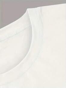 Women's Casual Short-Sleeved Crew Neck T-Shirt Featuring A Cute, Big-Eyed Frog Print. Its Youthful And Energetic Style, With A Relaxed Fit, Is Flattering And Youthful. This Versatile And Fashionable Garment Is Suitable For Everyday Wear And For Work, Offering A Fresh, Natural Woodland Vibe. Made From Soft, Comfortable, And Breathable Fabric, It's Machine Washable And Suitable For All Seasons. A Summer T-Shirt That's Both Casual And Stylish For Women. - 白色 - 查看 4