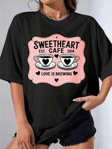 GiftGirl's White Crew Neck T-Shirt, With Graphic Print Of Coffee Cups With Hearts And The Phrase "Love Is Brewing", For Casual Use And Coffee Lovers, Ideal For Outdoor Parties, Casual Printed T-Shirt, Soft. - 黑色 - 查看 4