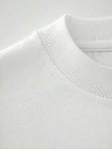 100% Cotton. Stunning Classic American Sports Car With Futuristic Details On A 100% Cotton Women's T-Shirt That Evokes Speed, Power, And Pure Adrenaline. Women's T-Shirt. Simple Solid Color, Loose And Fitted Cut, Casual Short Sleeve. - 白色的 - 查看 5