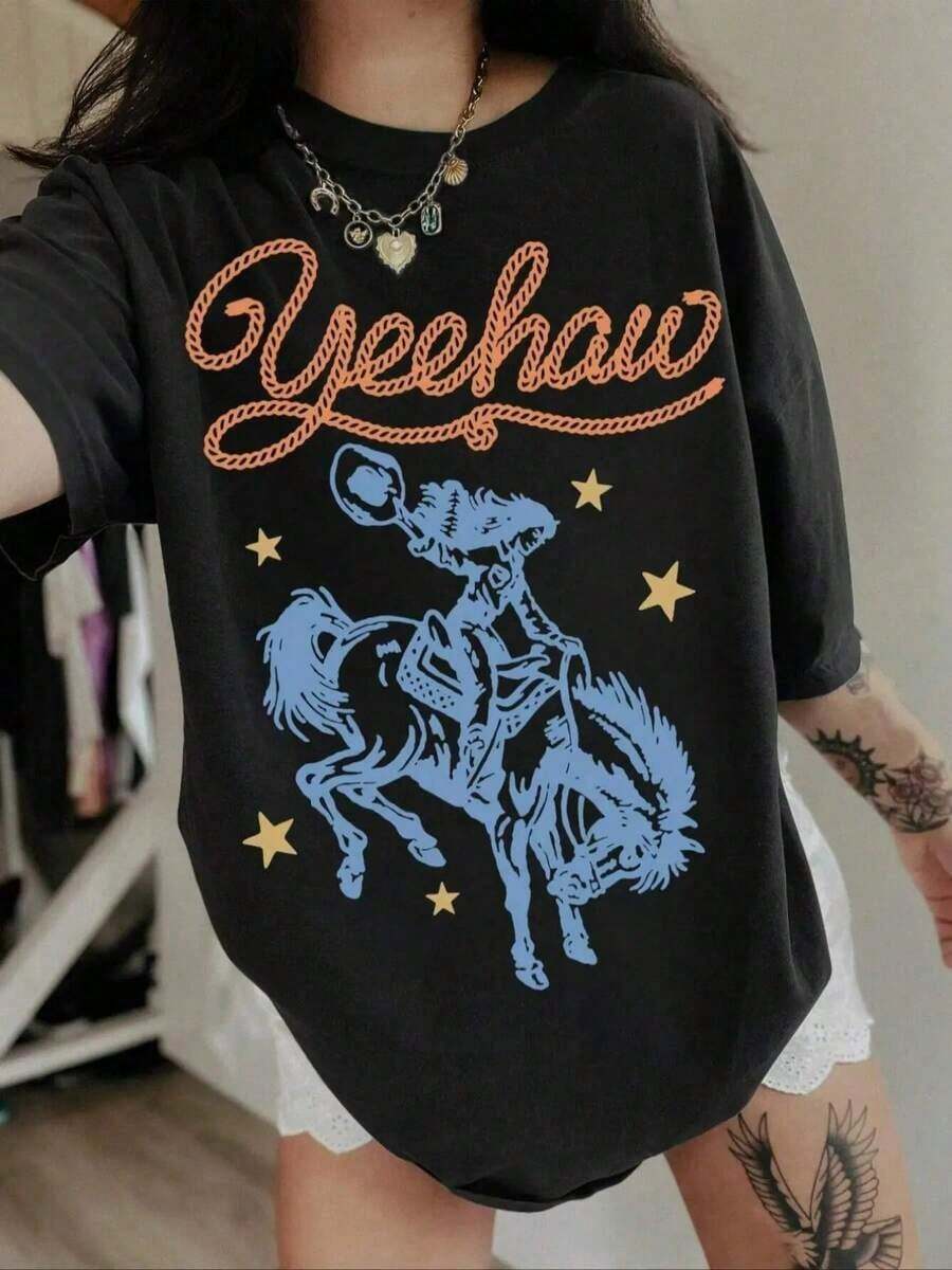 Camiseta de Mujer con Estampado Retro de Vaquero "Yeehaw", Cómoda y Transpirable, de Algodón Puro, Manga Corta, Cuello Redondo, Corte Holgado, Estilo Casual Urbano, Camiseta Negra de Tela Suave con Letras de Cuerda y Gráfico de Caballo de Rodeo para Uso Diario - Negro - Ver 1