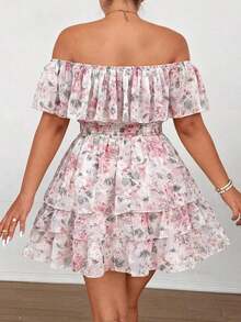 Vestido de talla grande con hombros descubiertos, con estampado floral romántico y diseño en capas tipo tarta - Rosa - Ver 2