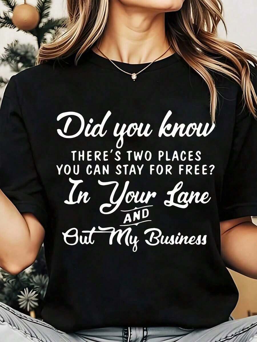 Soft, Breathable, And Lightweight For All-Day Comfort. Women's Crew Neck T-Shirt With A Graphic Print, "Did You Know There Are Two Places In My Area Where You Can Stay For Free?" Casual Wear, Ideal As A Holiday Gift, 220g. Classic Crew Neck With A Relaxed Fit That Flatters All Body Types And Is Easy To Pair With Jeans, Shorts, And Leggings. - 黑色 - 查看 1