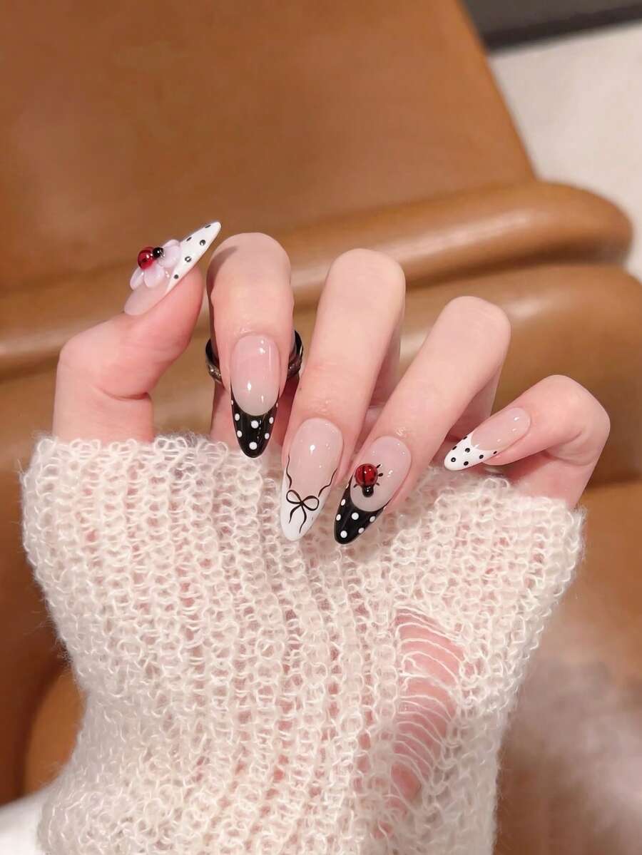 10片装手工按压式美甲贴片，杏仁形中长款，波点、蝴蝶结、瓢虫花卉图案，可爱美甲，可重复使用，送朋友的礼物