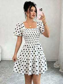 Vestido corto de verano para mujer con cuello cuadrado, mangas acampanadas y volantes en el bajo - Blanco - Ver 1
