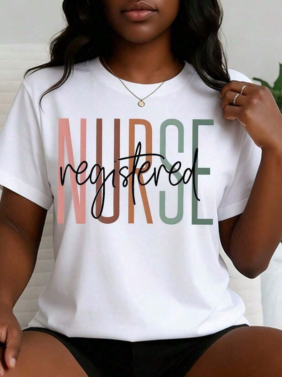 Camiseta de estilo casual para mujer con diseño de texto de enfermera registrada para uso diario y en el trabajo. Regalo de temporada para enfermeras y profesionales de la salud, celebrando el Día Internacional de las Enfermeras en mayo. Regalo perfecto para enfermeras, ropa de mujer para rendir homenaje a los ángeles más hermosos en blanco. playeras de mujer - Blanco - Ver 1