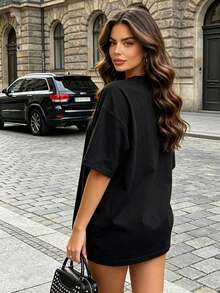 Camiseta de manga corta con cuello redondo suave y casual para mujer, el estampado gráfico de la estatua de David es perfecto para ropa casual de primavera y verano. Blanca. - Negro - Ver 2