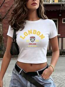 Camiseta crop ajustada para mujer estilo universitario americano, estampado de escudo de fútbol y letras, diseño corto de cintura alta que te deja lucir más delgada, vibe retro deportivo estilo calle vintage Y2K, perfecta para la escuela y uso diario en verano SXJL - Blanco - Ver 7