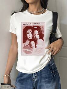 Two Female Silhouettes Embrace Against A Soft Textured Background, Expressing Tenderness, Passion, And Longing, Accompanied By Lip Prints That Evoke Deep Memories And Eternal Affection. Modern Casual White Women's T-Shirt - 白色 - 查看 8
