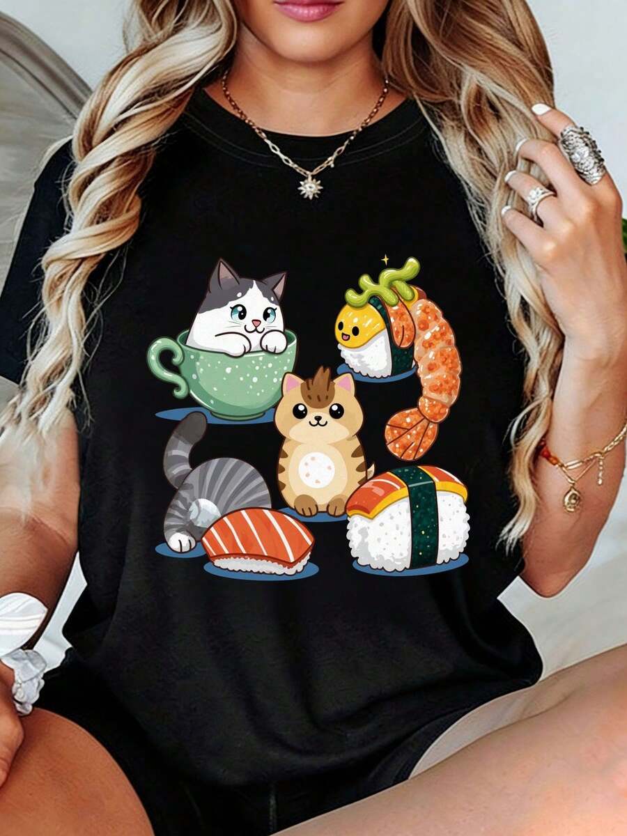 Women's T-Shirt With Cat And Sushi Print - Adorable Whimsical Anime Cat Design Combined With Nigiri, Fish Roe, Shrimp, And Egg Patterns. Loose Fit, Soft And Casual, Ideal For Summer. A Perfect Gift For Pet Lovers, Foodies, And Fans Of Japanese Culture. Women's T-Shirts - 黑色 - 查看 1