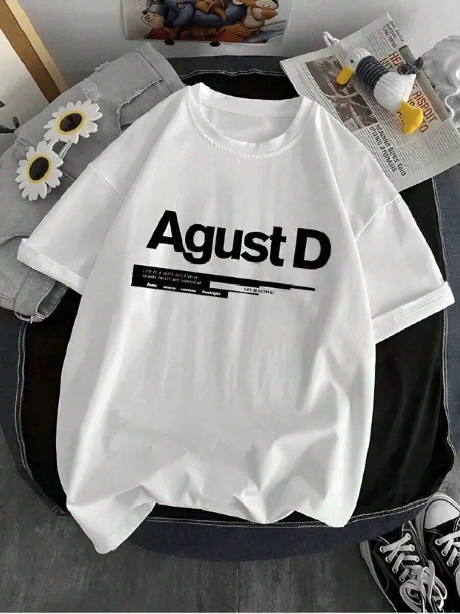 La palabra "Agust D" está impresa en el centro, transmitiendo poder e individualidad con un gran texto negro, evocando un estilo urbano moderno.La ropa de mujer es suave y cómoda, adecuada para el uso diario y casual. - Blanco - Ver 1
