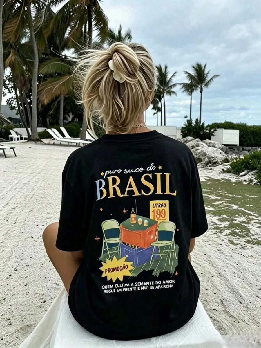 Women's Short-Sleeved T-Shirt With A Brazilian-Themed Graphic Print And Portuguese Text, Ideal For Everyday Wear, Casual Outings, Weekends, And Vacations. Made Of Polyester, It Has A Relaxed, Tropical Style, Perfect For Spring And Summer. Domestic Shipping Available. - 黑色 - 查看 1