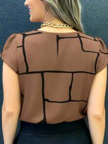 Blusa de mujer de poliéster con cuello redondo fruncido, estampado geométrico y manga corta, corte regular apropiada para fines de semana, primavera/verano/otoño - Caqui - Ver 3