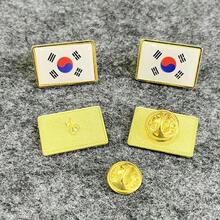 5枚金属和树脂材质的世界各国国旗徽章，包括国旗形状和金属奖章徽章，适合庆祝活动和日常装饰。 - 彩色 - 查看 24